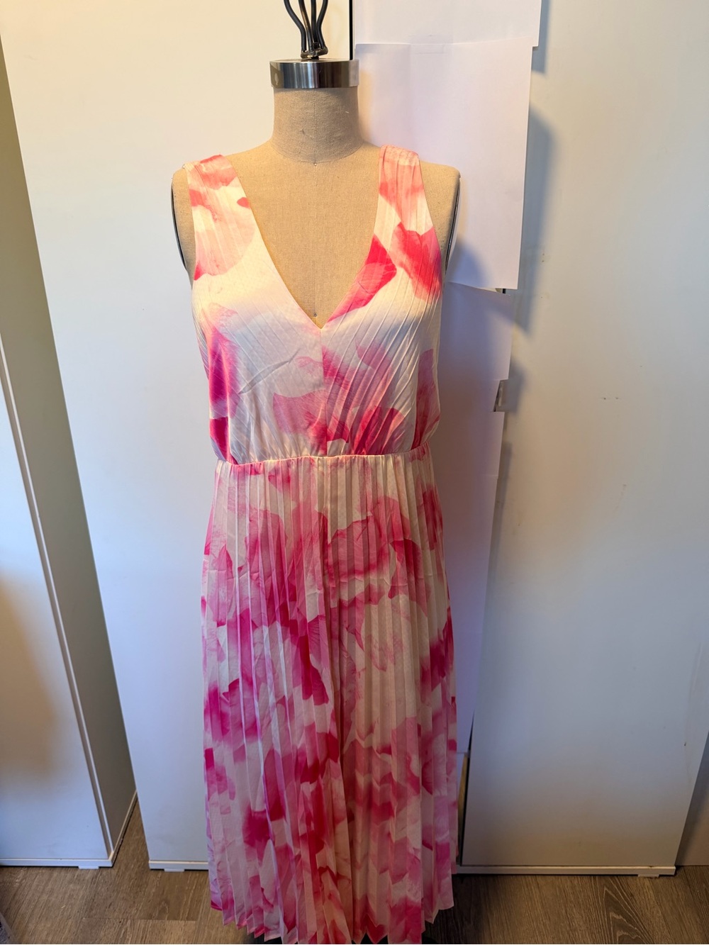 Express Pink Floral V-Neck Pleated Maxi Dress